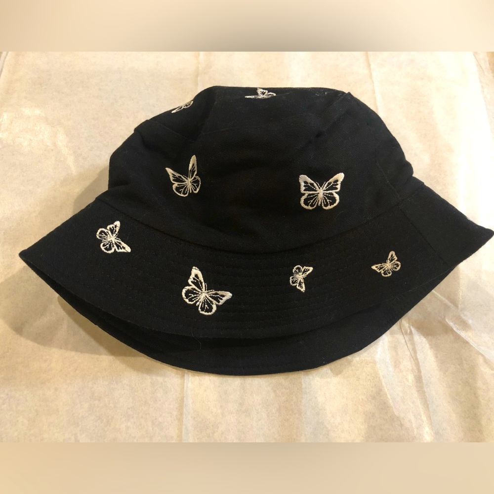 Bucket hat